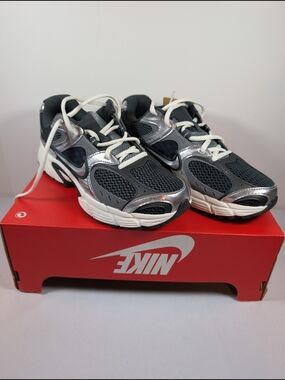 Nike V5 RNR HQ7901-300 Women's Seaweed Metallic Silver Size 9 BOX NO LID